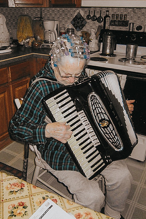 Erna Playing accordian
