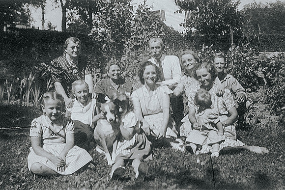 Group picture with Grandma's family