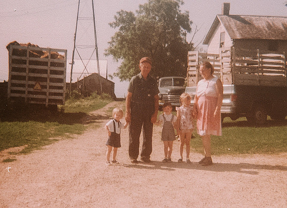 Grandma & Grandpa with Arnoldy kids on farm