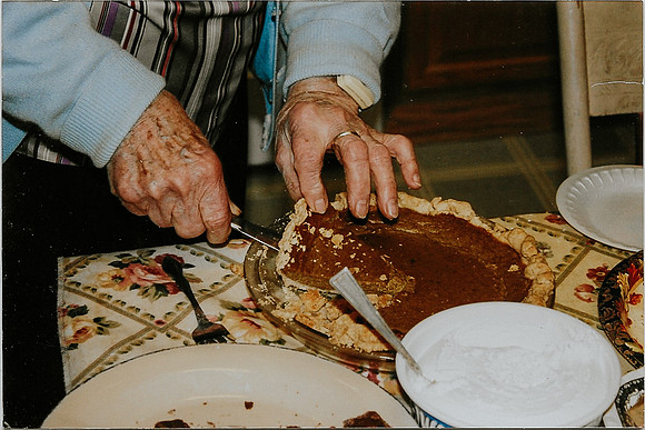 Erna cutting her pies