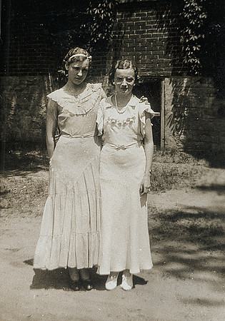 Erna at Wilmer's folks May 1934