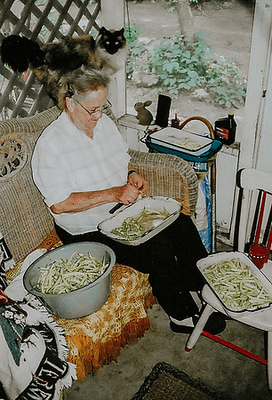 Erna cutting beans 2008